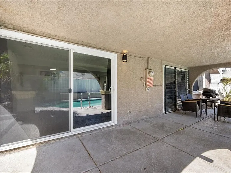 2571 Vegas Valley Dr — Photo 32