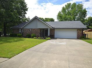 3001 McDonald Ave, Springdale, AR 72762