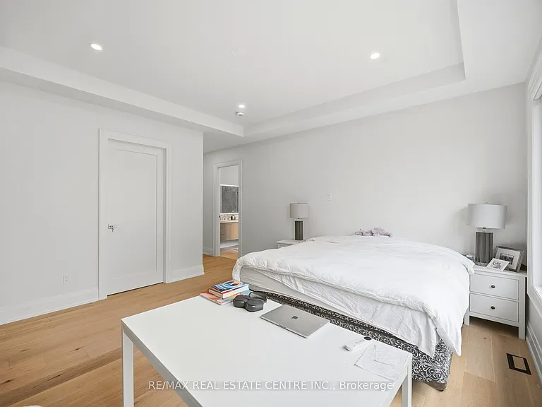 2450 Rebecca St — Photo 18