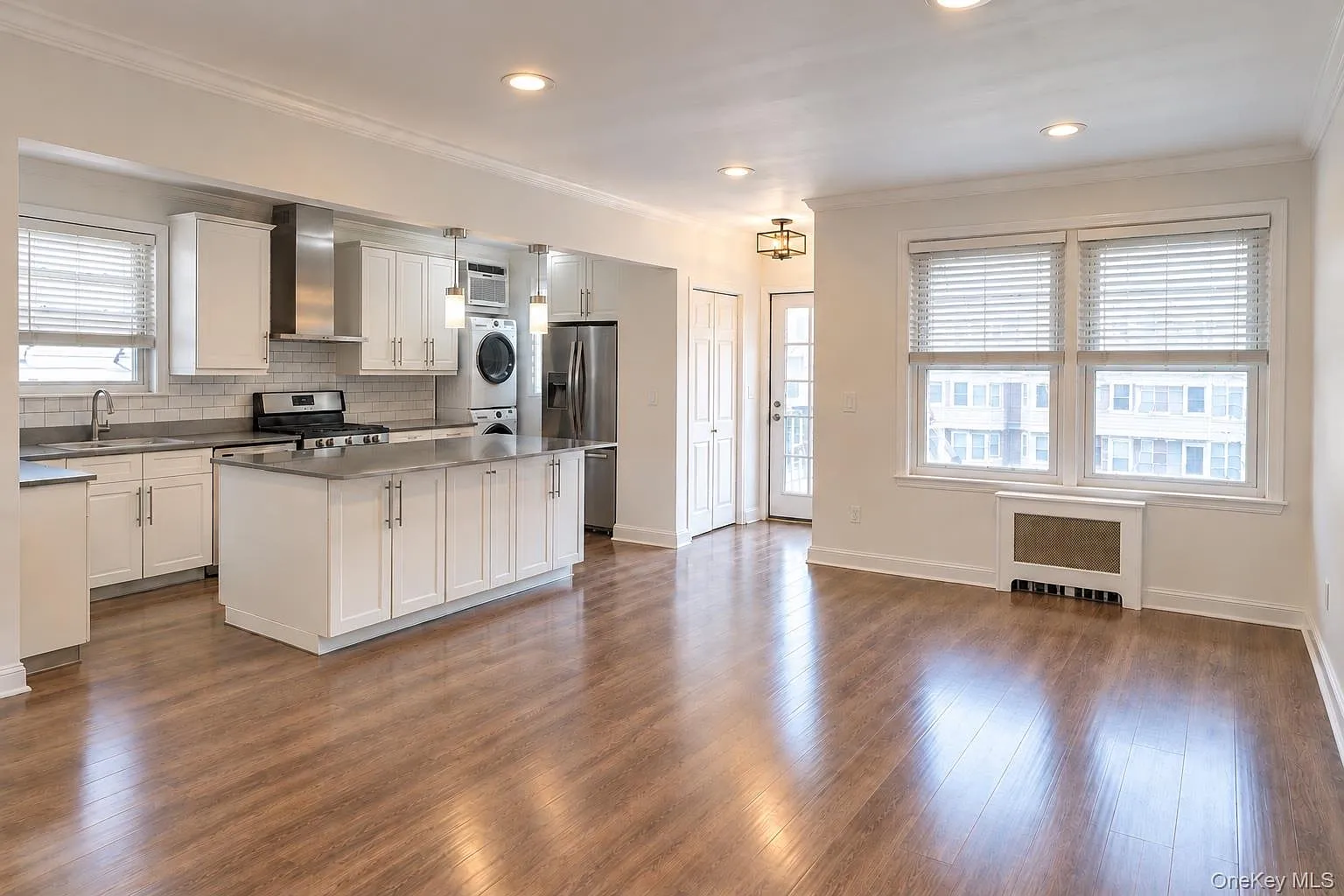 2 bed, 1.0 bath, 834 sqft, $3,015 — Photo 1