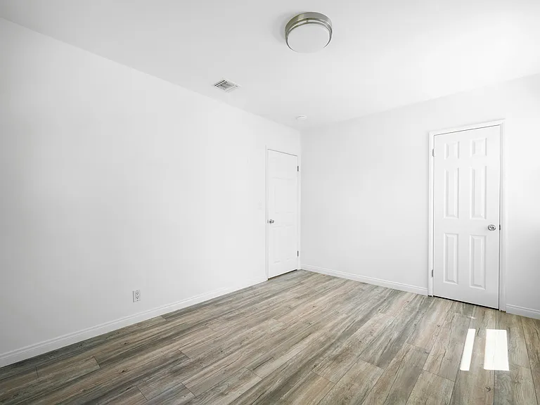 6438 Densmore Ave — Photo 16