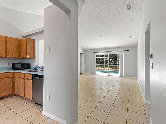 5th image of 128 Burgoyne Loop