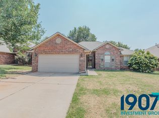 2104 NE 4th St, Moore, OK 73160