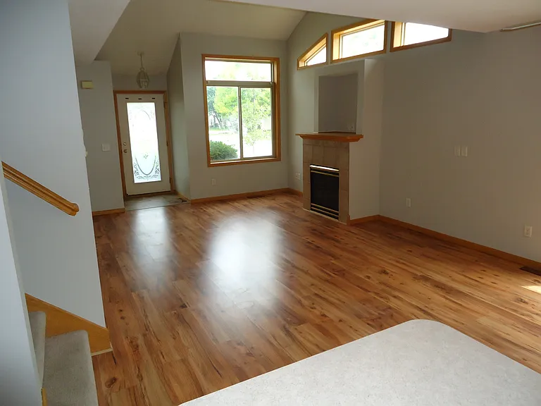 1650 Wellington Ln — Photo 2
