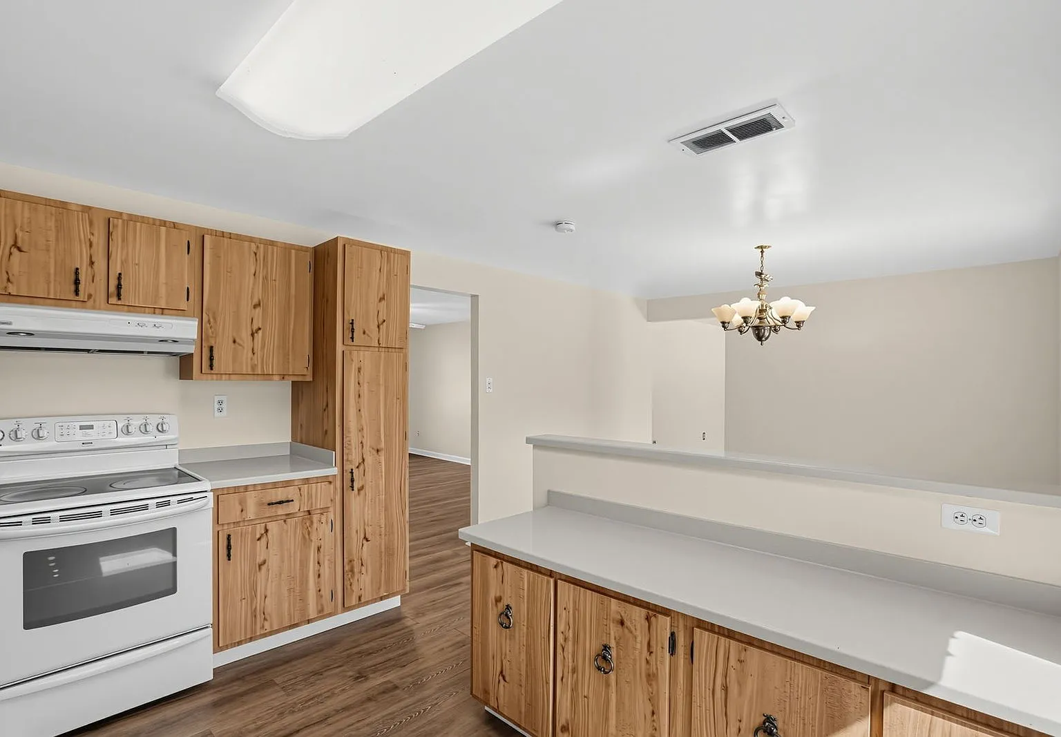 3 bed, 2.0 bath, 1544 sqft, $2,850 — Photo 2