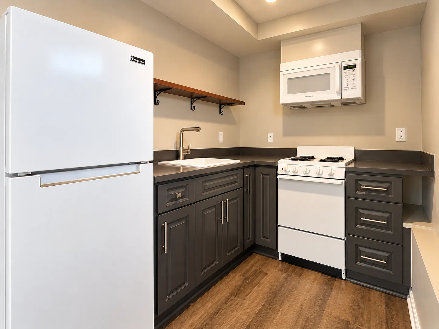 2 bed, 450 sqft, $2,850 — Photo 4