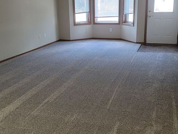 4th image of 810 6th Ave NE #B