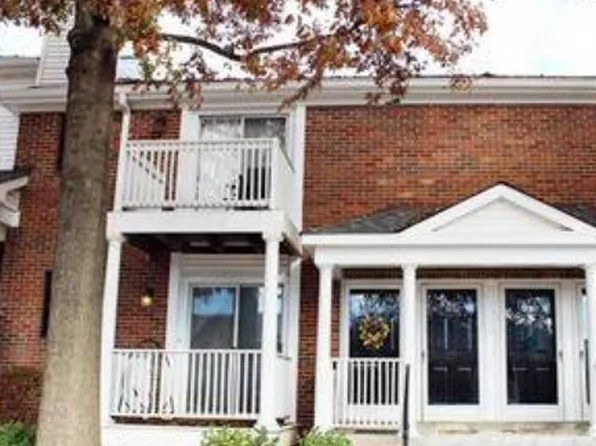 1432 Peacock Ln, Saint Louis, MO 63144