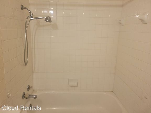 3rd image of 1915 Elkins Ave
