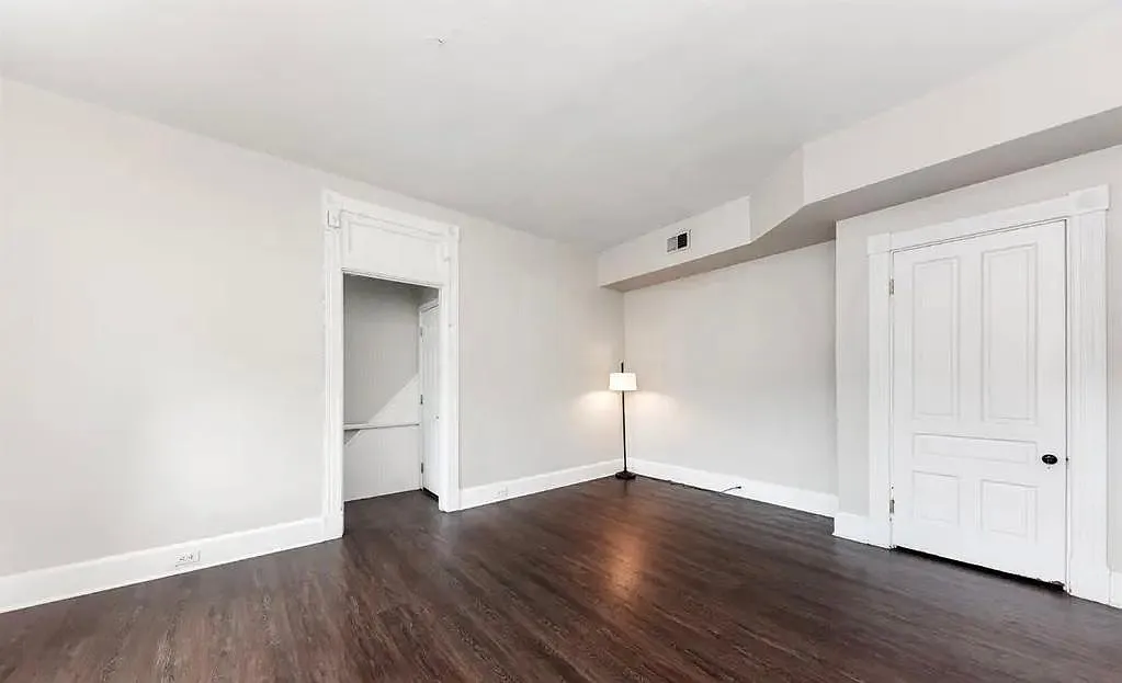 Building Photo - 1028 Paradrome St #2