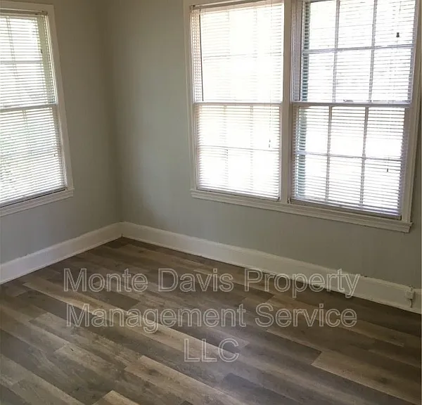 3300 Robinson Ave #B — Photo 4