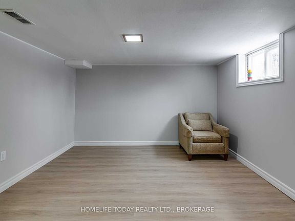 5th image of 19 Bardwell Cres Basement B