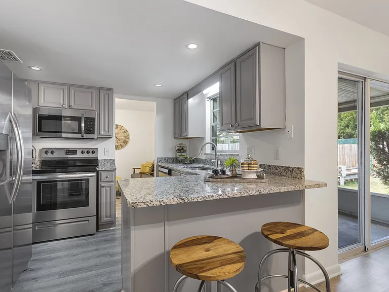 6116 Shakespeare Dr — Photo 10
