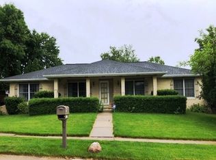 3206 35th Ave, Moline, IL 61265