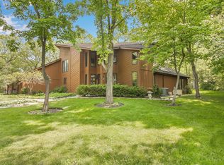 14521 Trailway Dr, Lake Forest, IL 60045