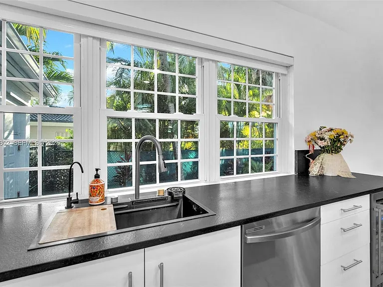 1235 NE 88th St — Photo 34