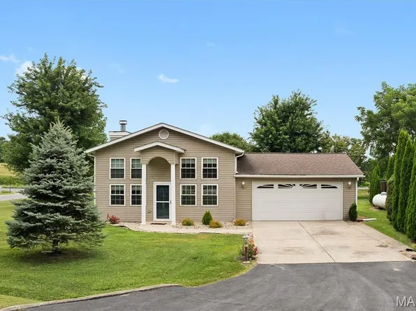 22017 Panorama Dr, Carlyle, IL 62231