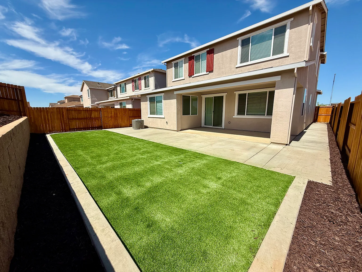4 bed, 2386 sqft, $2,950 — Photo 2