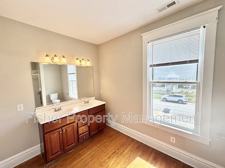 411 W 26th St — Photo 16