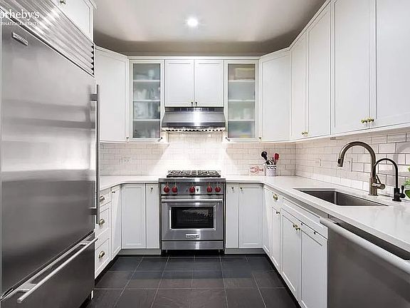 4th image of 88 W Washington Plce #5C