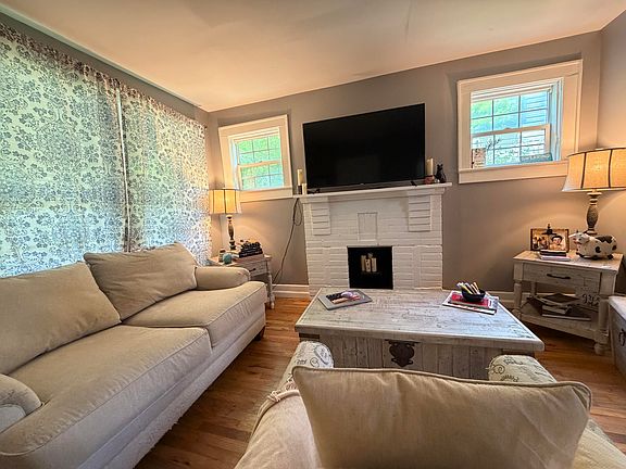 4th image of 16 Woodvale Ave
