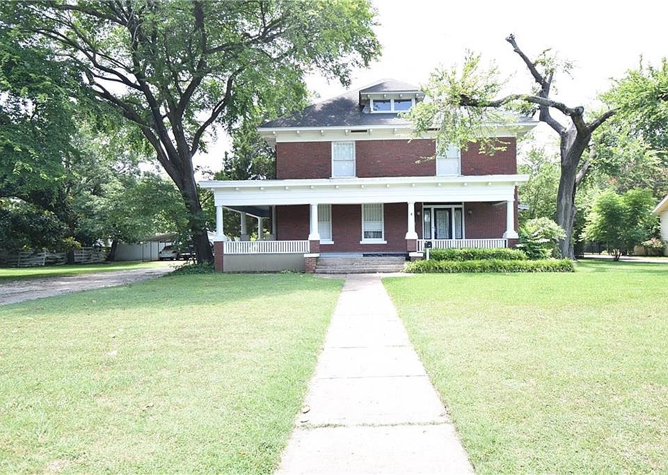 1st image of 1016 Park Dr