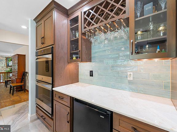 4th image of 11 Mimosa Ln