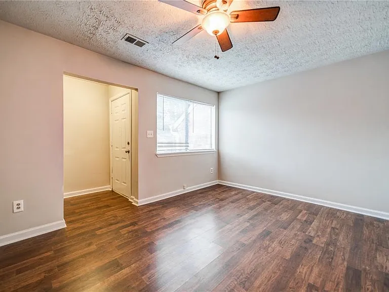 37 Country Place Ct — Photo 4