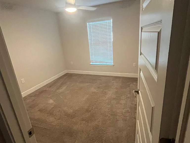 216 Heritage Park Ln — Photo 5
