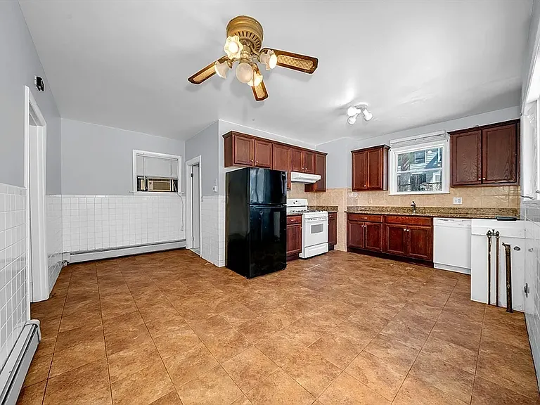 75 Warren St #1 — Photo 1