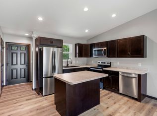 1253 W South Park Ave, Oshkosh, WI 54902
