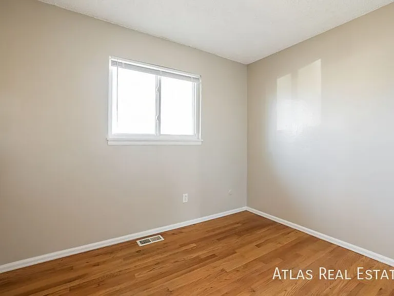 730 S Oakland St — Photo 11