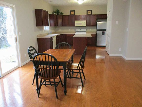 4th image of 3110 Onyx St