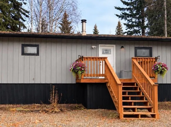 699 Gradelle Ave, Fairbanks, AK 99709