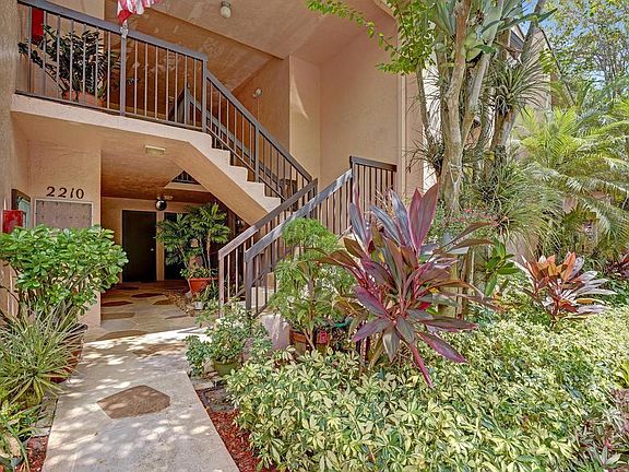 5th image of 2210 SW 92nd Terrace #2702