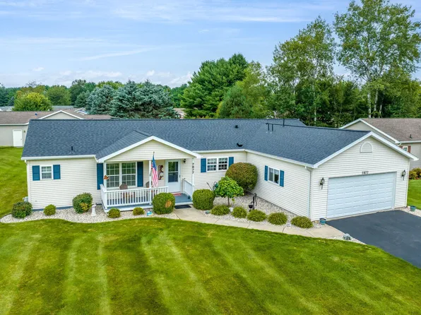 7877 Schooner Ln, Stanwood, MI 49346
