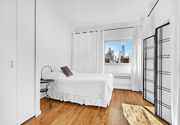5th image of 184 Thompson St APT 5U