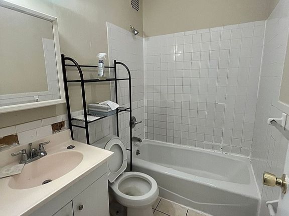 5th image of 434 49th St Floor 2