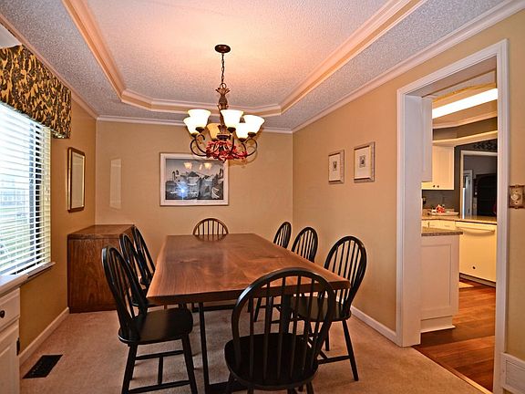 5th image of 3264 Farmbrook Dr