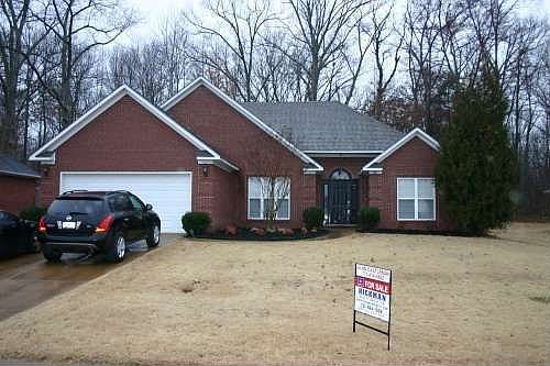 2nd image of 180 Oxford Dr