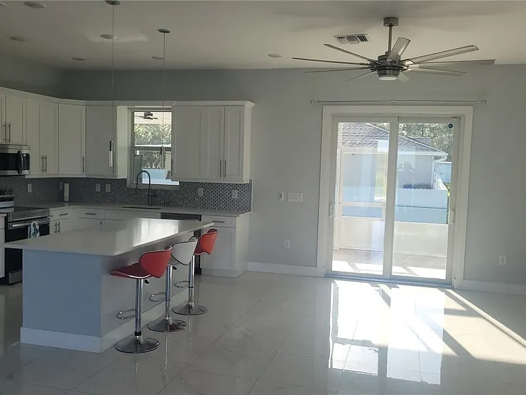 653 Foxchase Dr — Photo 35