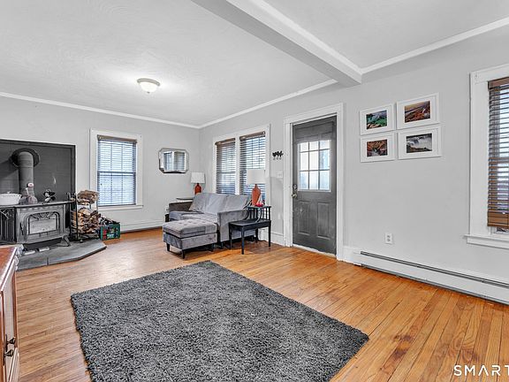 4th image of 40 Grant Avenue