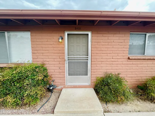 3031 E Blacklidge Dr, Tucson, AZ 85716