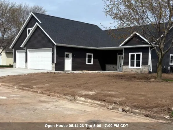 224 N 9th St, Hilbert, WI 54129