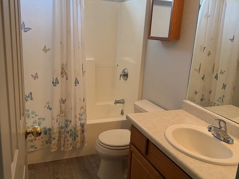 2112 Mead Ln — Photo 2