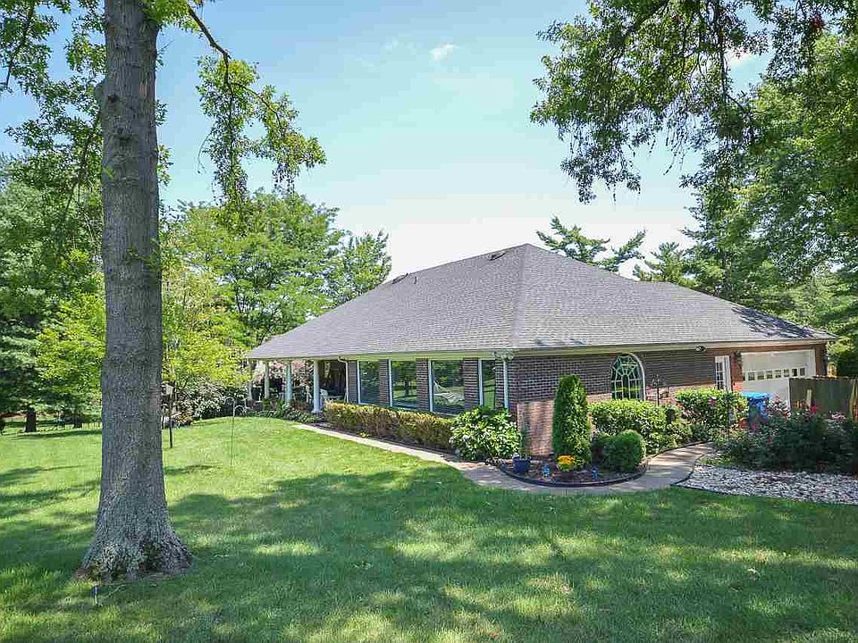 2nd image of 2616 Pine Tree Dr