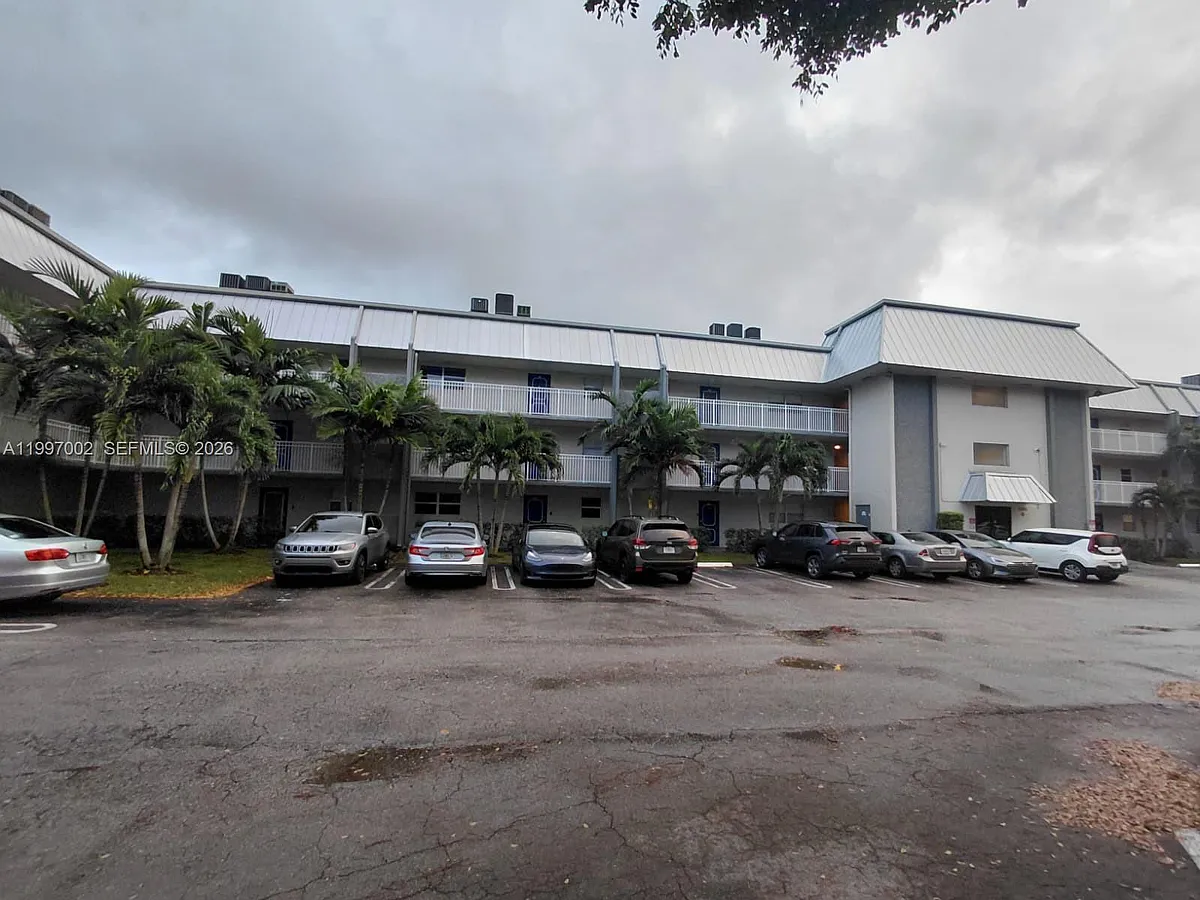 Building Photo - 2980 Riverside Dr #125-3