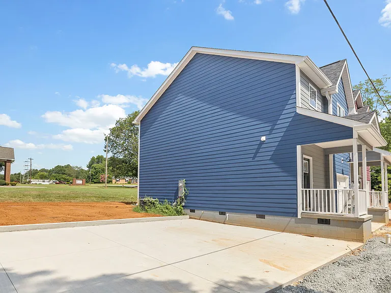 591 Fairfield St — Photo 2