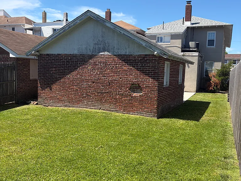 5 N Newport Ave — Photo 3
