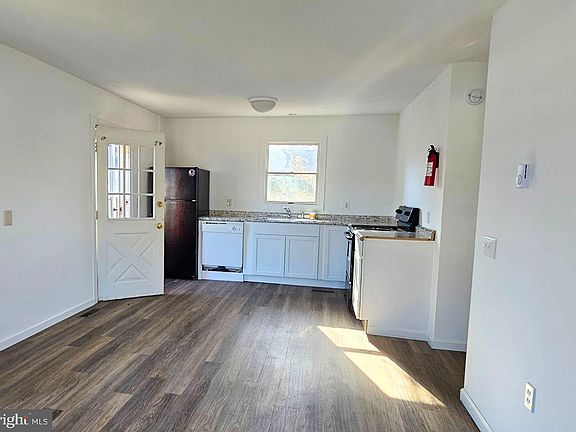 5th image of 822 Springfield Cir